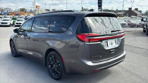 2021 Chrysler Pacifica Touring-L