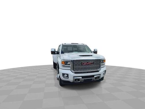 White Frost Tri-Coat 2019 GMC Sierra 3500 Denali