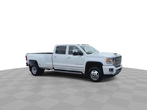 White Frost Tri-Coat 2019 GMC Sierra 3500 Denali