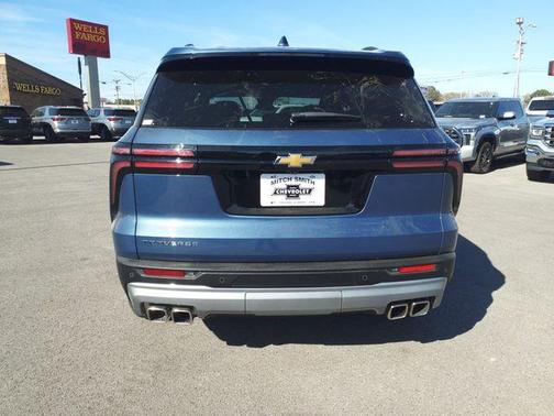 Lakeshore Blue Metallic 2025 Chevrolet Traverse LT