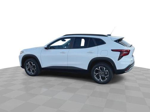 Summit White 2024 Chevrolet Trax LT