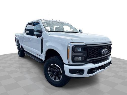 Oxford White 2023 Ford F-350 Lariat Super Duty