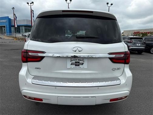 2024 INFINITI QX80 Luxe