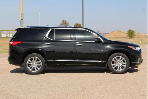 Mosaic Black Metallic 2021 Chevrolet Traverse High Country