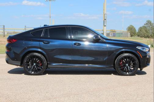 2021 BMW X6 M50i