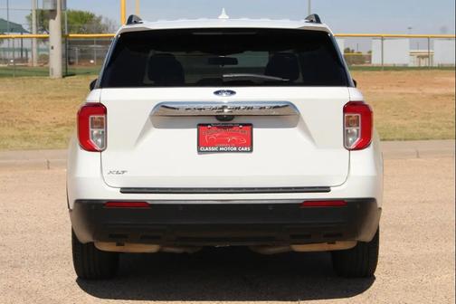 Star White Metallic Tri-Coat 2022 Ford Explorer XLT