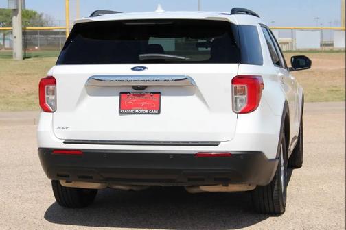 Star White Metallic Tri-Coat 2022 Ford Explorer XLT