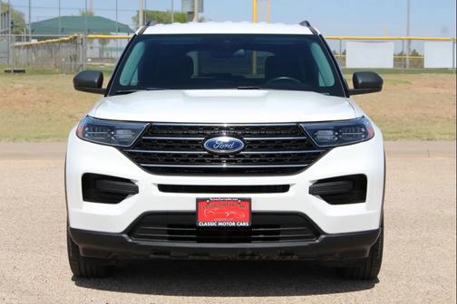 Star White Metallic Tri-Coat 2022 Ford Explorer XLT