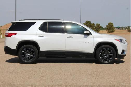 Iridescent Pearl Tricoat 2020 Chevrolet Traverse RS