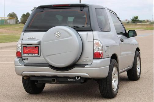 Platinum Silver Metallic 2001 Suzuki Vitara JLX