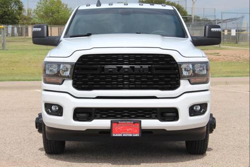 2024 RAM 3500 Big Horn Crew Cab 4x4 8' Box