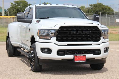 2024 RAM 3500 Big Horn Crew Cab 4x4 8' Box