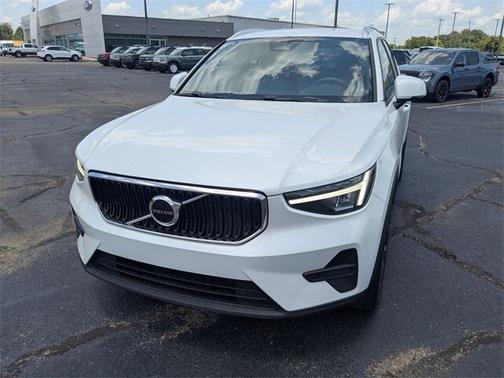 2023 Volvo XC40 B5 CORE