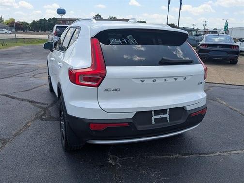 2023 Volvo XC40 B5 CORE