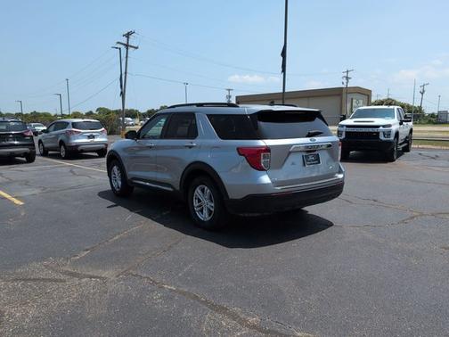 ICONIC SILVER METALLIC 2022 Ford Explorer XLT