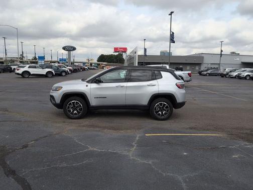 Silver Zynith 2025 Jeep Compass TRAILHAWK