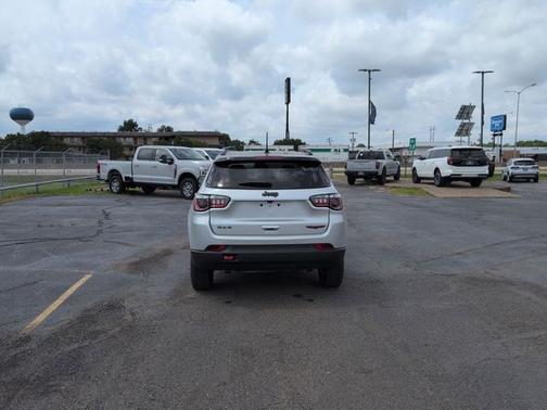 Silver Zynith 2025 Jeep Compass TRAILHAWK