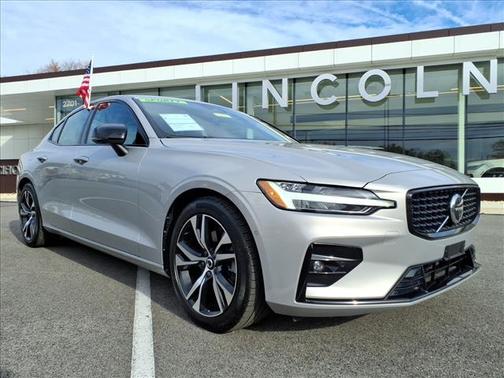 2024 Volvo S60 B5 PLUS DARK THEME