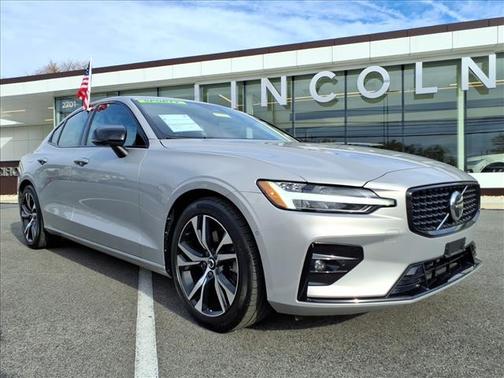 2024 Volvo S60 B5 PLUS DARK THEME