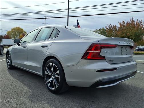2024 Volvo S60 B5 PLUS DARK THEME