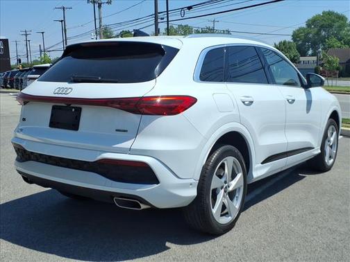 Glacier White Metallic 2025 Audi Q5 2.0T QUATTRO PREMIUM