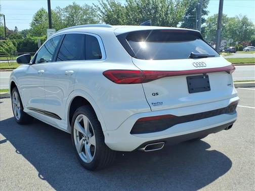 Glacier White Metallic 2025 Audi Q5 2.0T QUATTRO PREMIUM