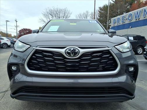 2022 Toyota Highlander LE