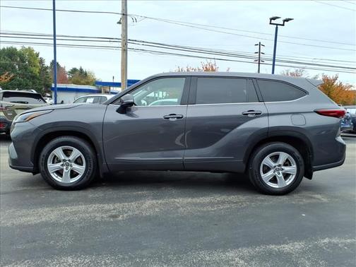 2022 Toyota Highlander LE