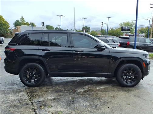 2025 Jeep Grand Cherokee LAREDO