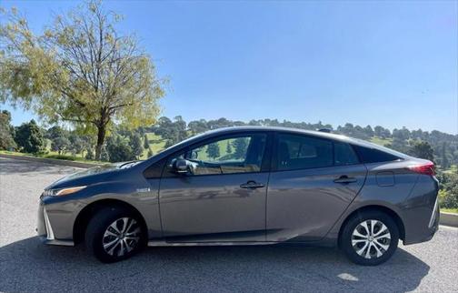 2021 Toyota Prius Prime LE