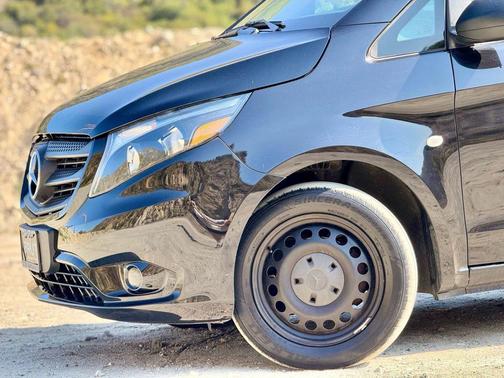 2017 Mercedes-Benz Metris Base