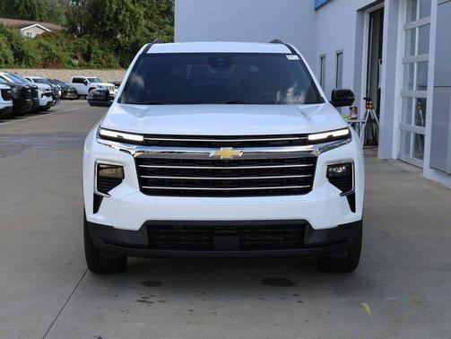 Summit White 2026 Chevrolet Traverse LT