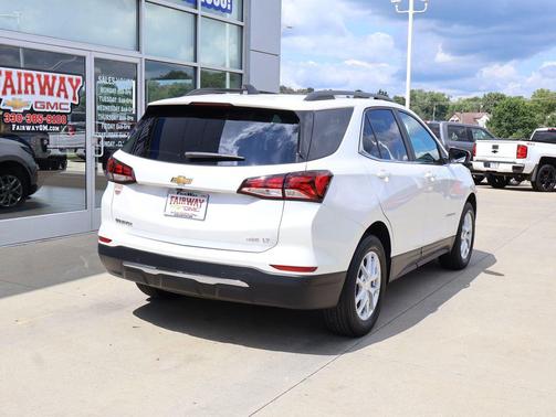 Iridescent Pearl Tricoat 2024 Chevrolet Equinox 1LT