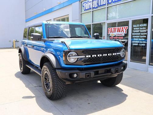 Velocity Blue Metallic 2023 Ford Bronco Wildtrak