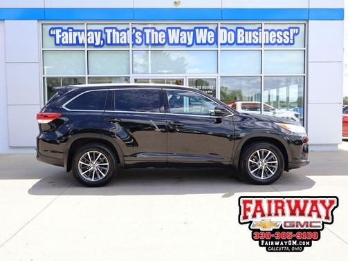 Midnight Black Metallic 2018 Toyota Highlander XLE
