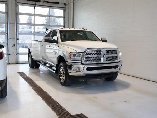 2017 RAM 3500 Laramie Crew Cab 4x4 8' Box