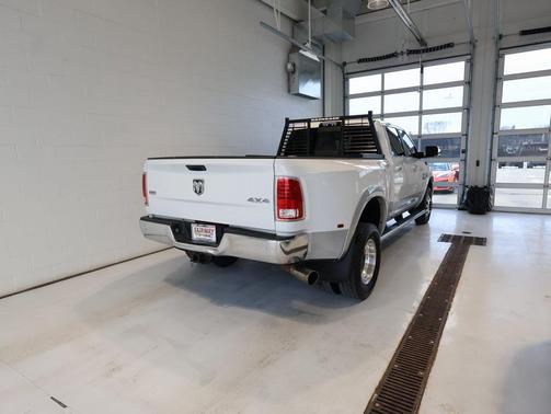 2017 RAM 3500 Laramie Crew Cab 4x4 8' Box