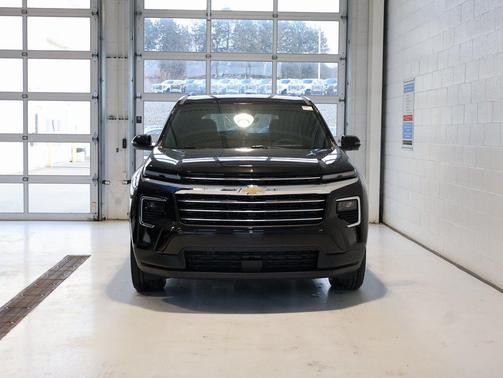 Mosaic Black Metallic 2026 Chevrolet Traverse LT