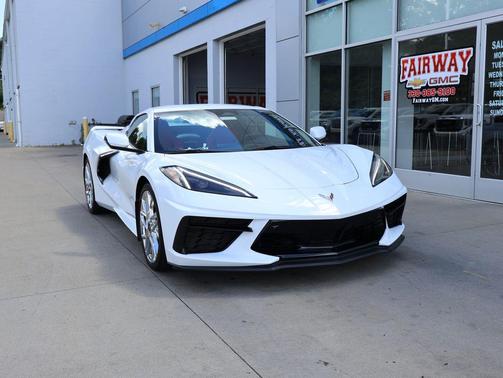 Arctic White 2024 Chevrolet Corvette Stingray w/2LT