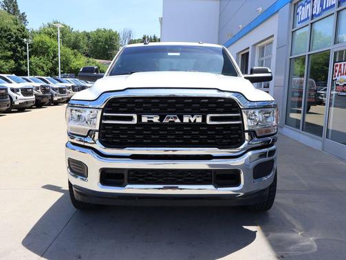 Bright White Clearcoat 2022 RAM 2500 Big Horn Crew Cab 4x4 6'4' Box