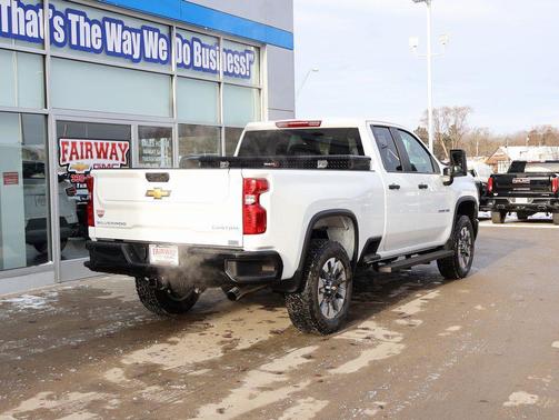 Summit White 2026 Chevrolet Silverado 2500 Custom