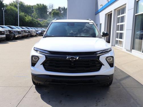 Summit White 2026 Chevrolet Trailblazer LT