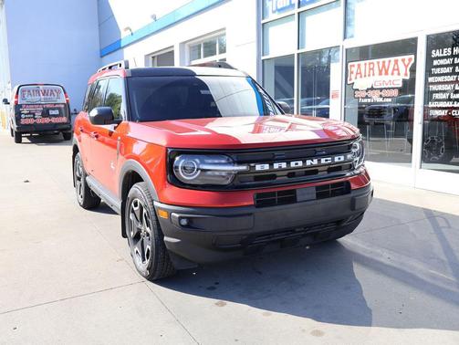 Hot Pepper Red Tinted Clearcoat 2023 Ford Bronco Sport Outer Banks