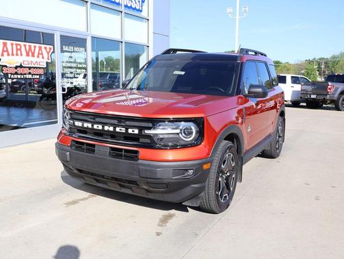 Hot Pepper Red Tinted Clearcoat 2023 Ford Bronco Sport Outer Banks