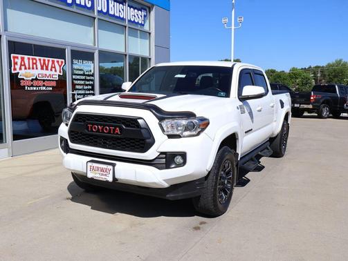 Super White 2016 Toyota Tacoma TRD Sport