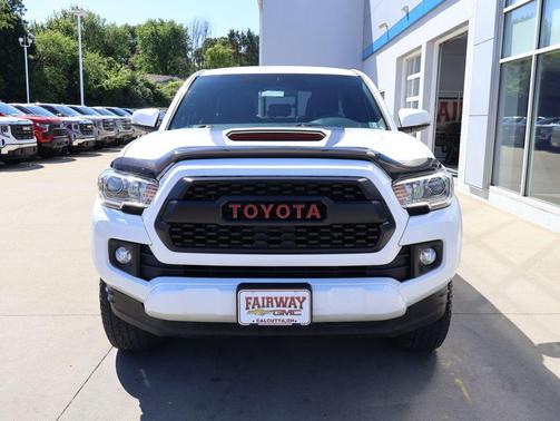 Super White 2016 Toyota Tacoma TRD Sport