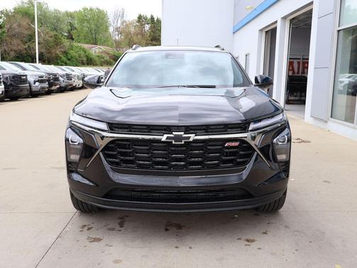 Mosaic Black Metallic 2026 Chevrolet Trax FWD 2RS