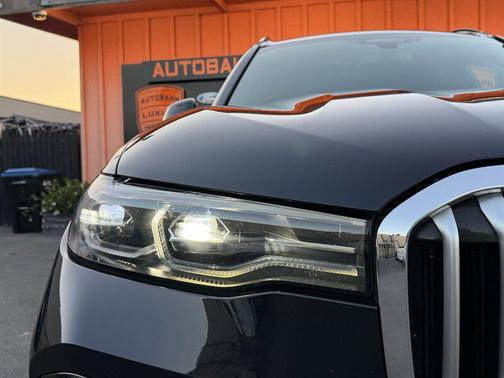 Black Sapphire Metallic 2019 BMW X7 xDrive40i