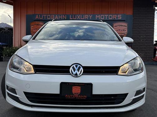 Pure White 2017 Volkswagen Golf SportWagen TSI SE