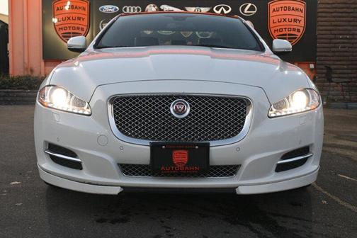 2015 Jaguar XJ Base